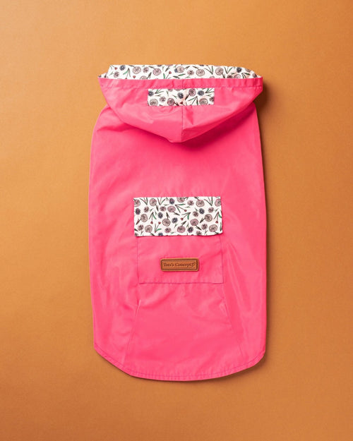 Gabardine Rosa com capuz - Tata's Concept ®️