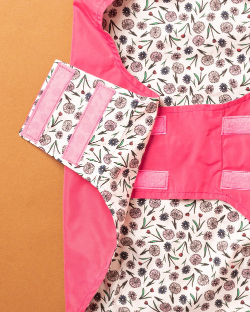 Gabardine Rosa com capuz - Tata's Concept ®️