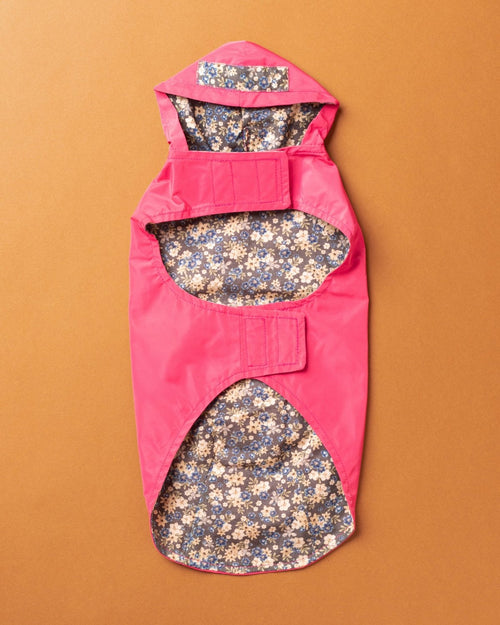 Gabardine Rosa com capuz - Tata's Concept ®️